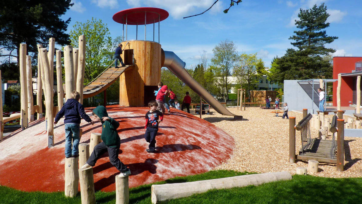 Balancierparcours aus Robinienholz