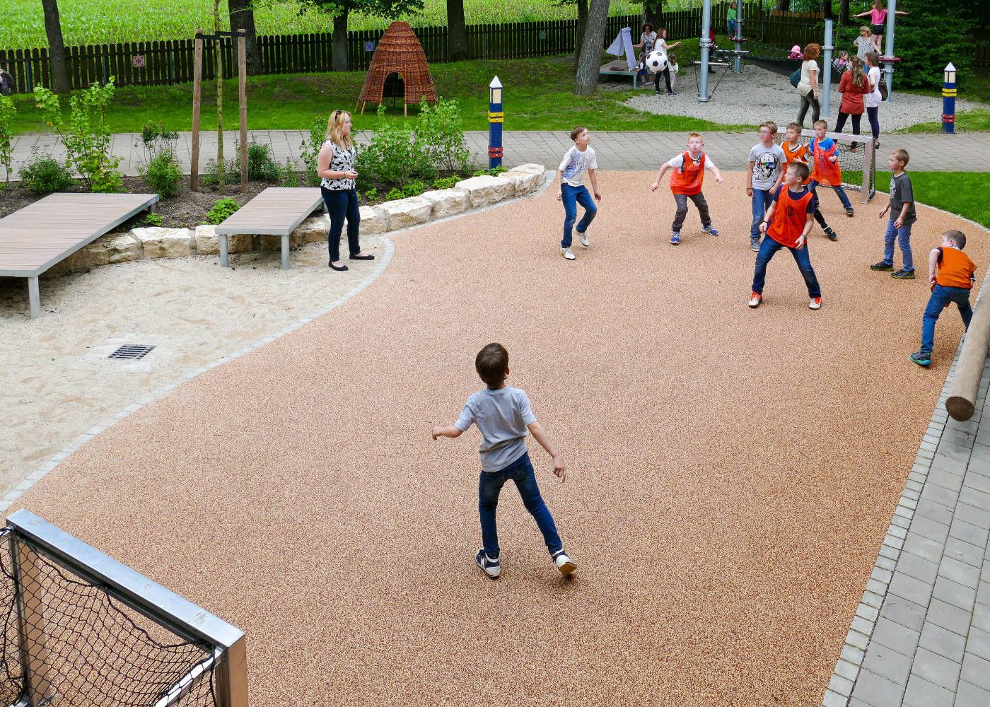 neues Spielfeld Hortbereich