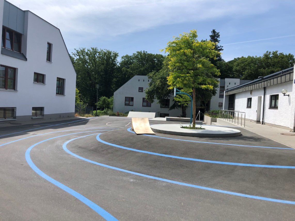 Pumptrack mit integriertem Grün