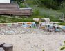 Spielmauer als Stauwand Wasserspiel mit Sitzpodest